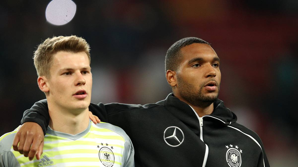 Und DEUTSCHLAND? Der Titelverteidiger geht nicht als absoluter Top-Favorit ins Rennen. Auch Coach Stefan Kuntz gesteht ein, dass er vor zwei Jahren etwas bessere Individualisten hatte. Mit etablierten DFB-Kräften wie Jonathan Tah (r.), Benjamin Henrichs und Lukas Klostermann hat die U21 dennoch ein starkes Team beisammen ...