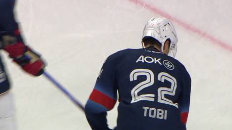 Beim Gigantenduell zwischen den Eisbären Berlin und den Adler Mannheim kommt es bereits vor dem Puck-Drop zu einer rührenden Aktion.