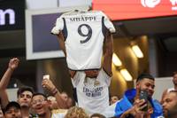 Kylian Mbappé wechselt zu Real Madrid und möchte dort seine ohnehin erfolgreiche Karriere weiter vorantreiben. Doch passt der Franzose überhaupt in das Starensemble der Königlichen?