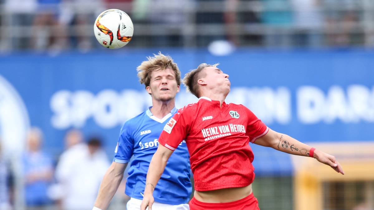 Florian Jungwirth und Co. schlagen sich auf dem Rasen ganz ordentlich, das leichte Chancenplus haben aber die Hannoveraner