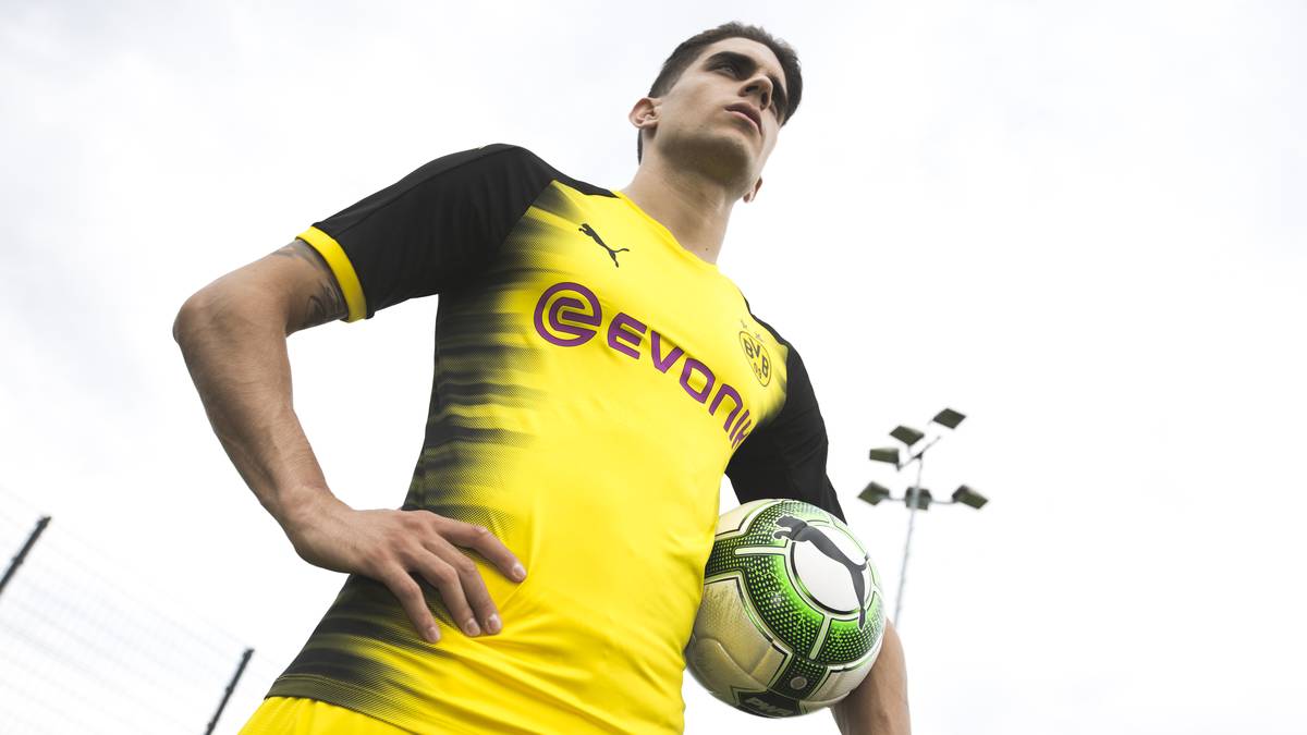 Rechtzeitig vor Beginn der neuen Champions-League-Saison ist Dortmunds letztes Trikot-Geheimnis gelüftet: Mit diesem Dress tritt der BVB in der Königsklasse an