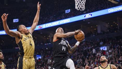 January 26, 2024, Toronto, On, CANADA: Los Angeles Clippers guard Terance Mann (14) goes up to the net while guarded by Toronto Raptors forward Scottie Barnes (4) and forward Bruce Brown (11) during first half NBA, Basketball Herren, USA basketball action, in Toronto on Friday, January 26, 2024. Canada News - January 26, 2024 PUBLICATIONxINxGERxSUIxAUTxONLY - ZUMAc35_ 20240126_zaf_c35_127 Copyright: xChristopherxKatsarovx