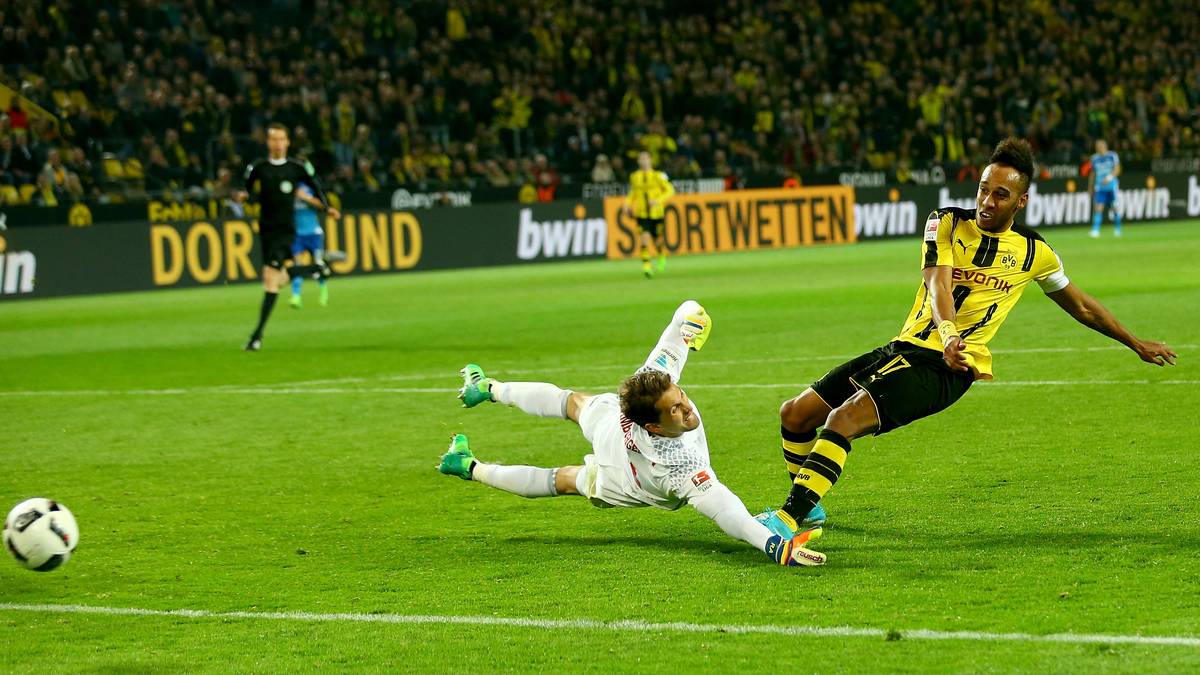 Nach zahlreichen Fehlversuchen belohnt sich Pierre-Emerick Aubameyang kurz vor Schluss selbst und sorgt für den 3:0-Endstand