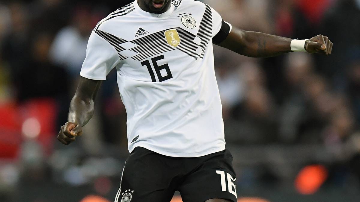 ANTONIO RÜDIGER: Der England-Legionär vom FC Chelsea lief an Hummels' linker Seite auf. Robust im Zweikampf, bemüht im Spielaufbau, kam jedoch ein-, zwei Mal in der Defensive zu spät. SPORT1-Note: 4