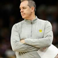 Nach dem Playoff-Aus gegen die Denver Nuggets wollen die Phoenix Suns einen erneuten Anlauf auf den Titel nehmen. Dafür haben sie sich einen Meistercoach geangelt.