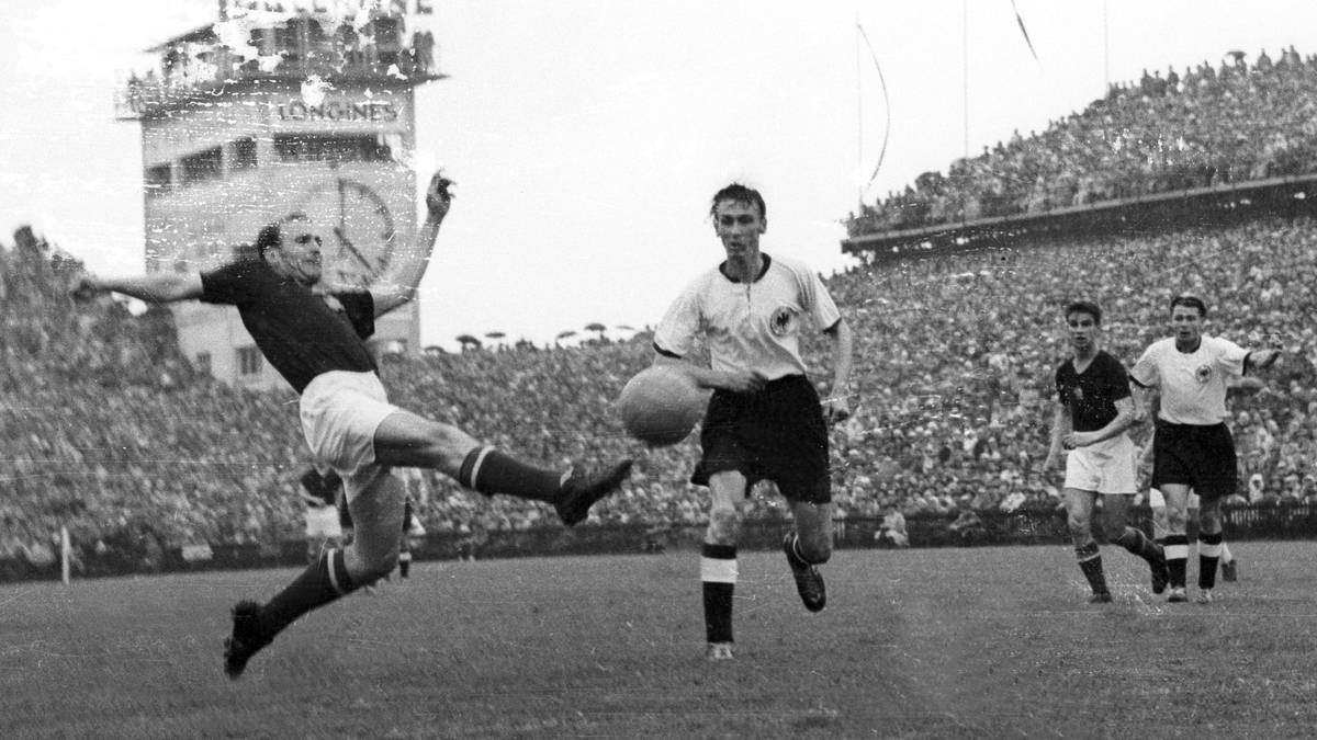 HORST ECKEL (Außenläufer): Bei der WM 1954 mit 22 Jahren der jüngste der deutschen Mannschaft. Laufstark und schlank, was ihm den Spitznamen "Windhund" einbrachte. Im Finale Bewacher des Ungarn Nándor Hidegkuti