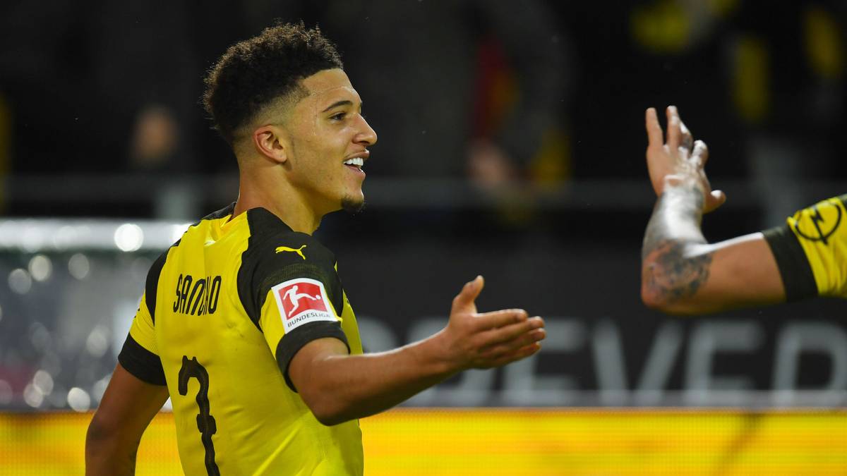 Borussia Dortmund macht es mit Jadon Sancho vor, der FC Bayern und der VfB Stuttgart ziehen mit Alphonso Davies und Ozan Kabak nach. Der FC Schalke steht vor der Verpflichtung von Rabbi Matondo