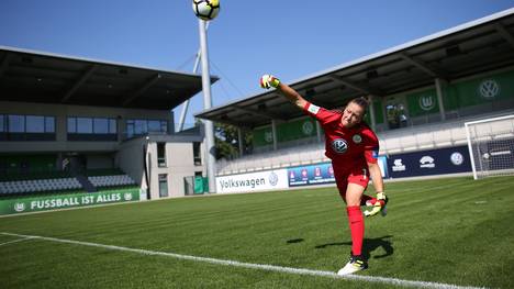 Almuth Schult hütet voraussichtlich bis 2022 das Tor des VfL Wolfsburg