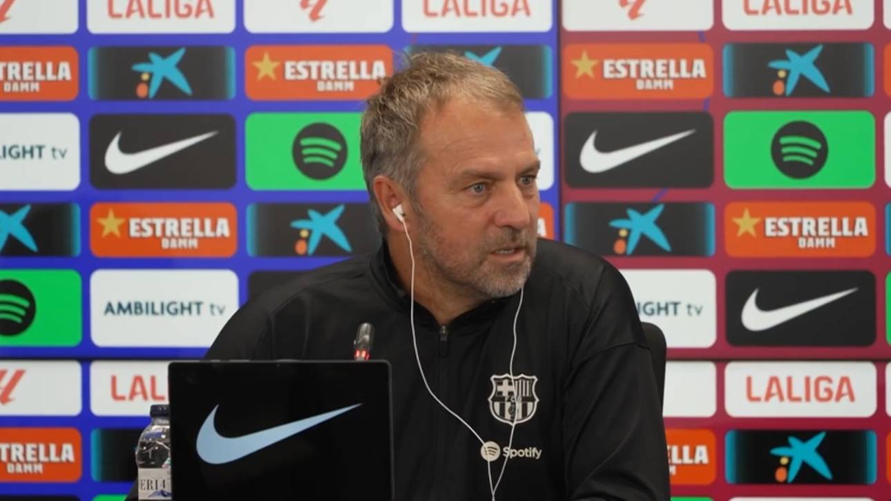 Kuriose Flick-Aktion auf Barca-PK