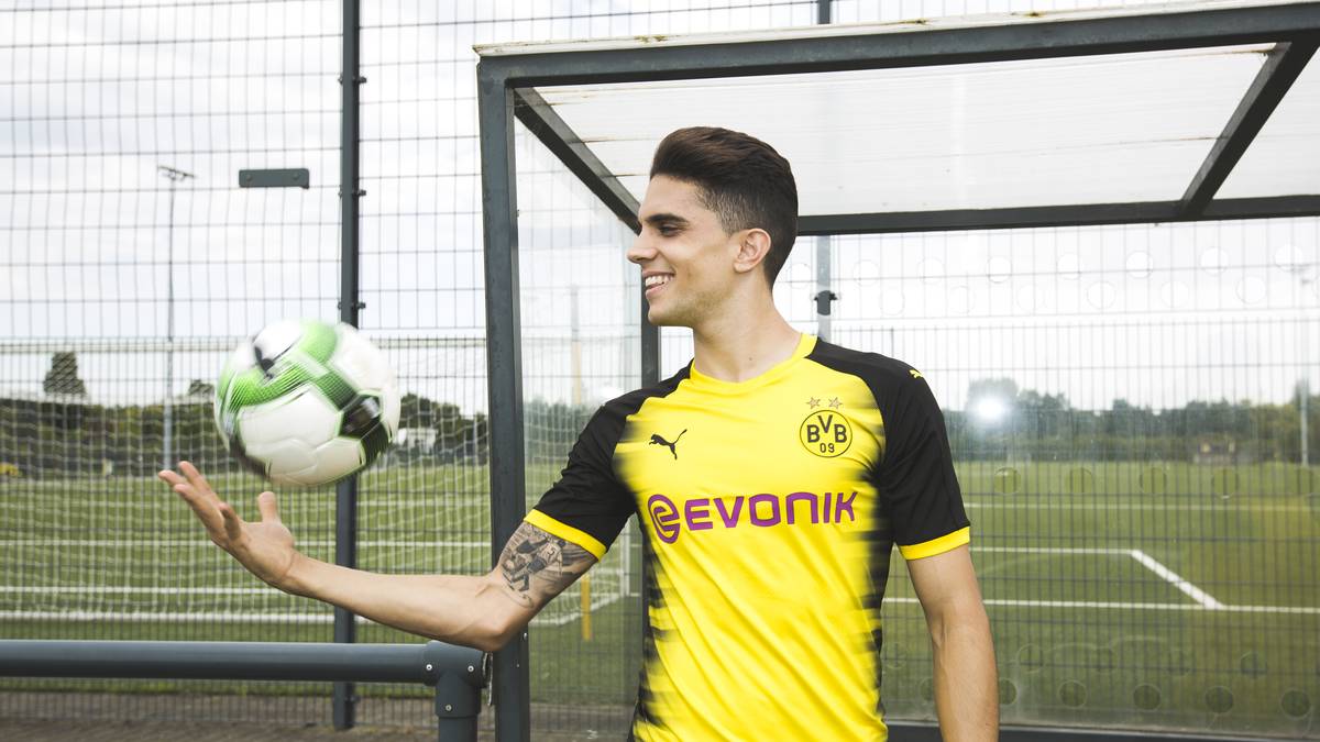 Die verschwommenen Ränder an den Seiten des Trikots sind laut Ausrüster inspiriert von "der aufregenden Dortmunder Art des Fußball" und sollen für "einen starken, dynamischen Look unter den Flutlichtern der Europapokal-Nächte" sorgen