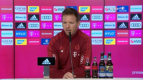 Neun Spieler des FC Bayern München sind wegen einer COVID-19-Erkrankung in Quarantäne. Julian Nagelsmann überwältigt dieses Chaos und versucht aufzuklären, wer wann zurückkommen könnte.