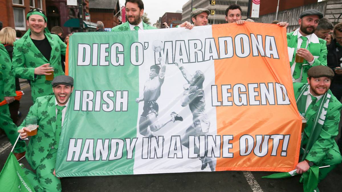 Die irischen Fans fürchten vor dem Spiel offenbar nur den großen Diego Maradona, der Argentinien schon einmal mit der Hand zum Sieg in einem wichtigen Spiel geführt hat