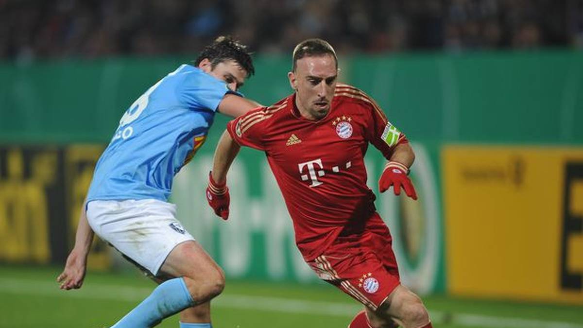 Die Saison 2011/12 war für die Bayern zum Vergessen. Trotz zahlreicher Tore und Vorlagen Ribérys verloren die Münchner nicht nur das Endspiel im DFB-Pokal, sondern auch das "Finale dahoam" im Elfmeterschießen gegen den FC Chelsea