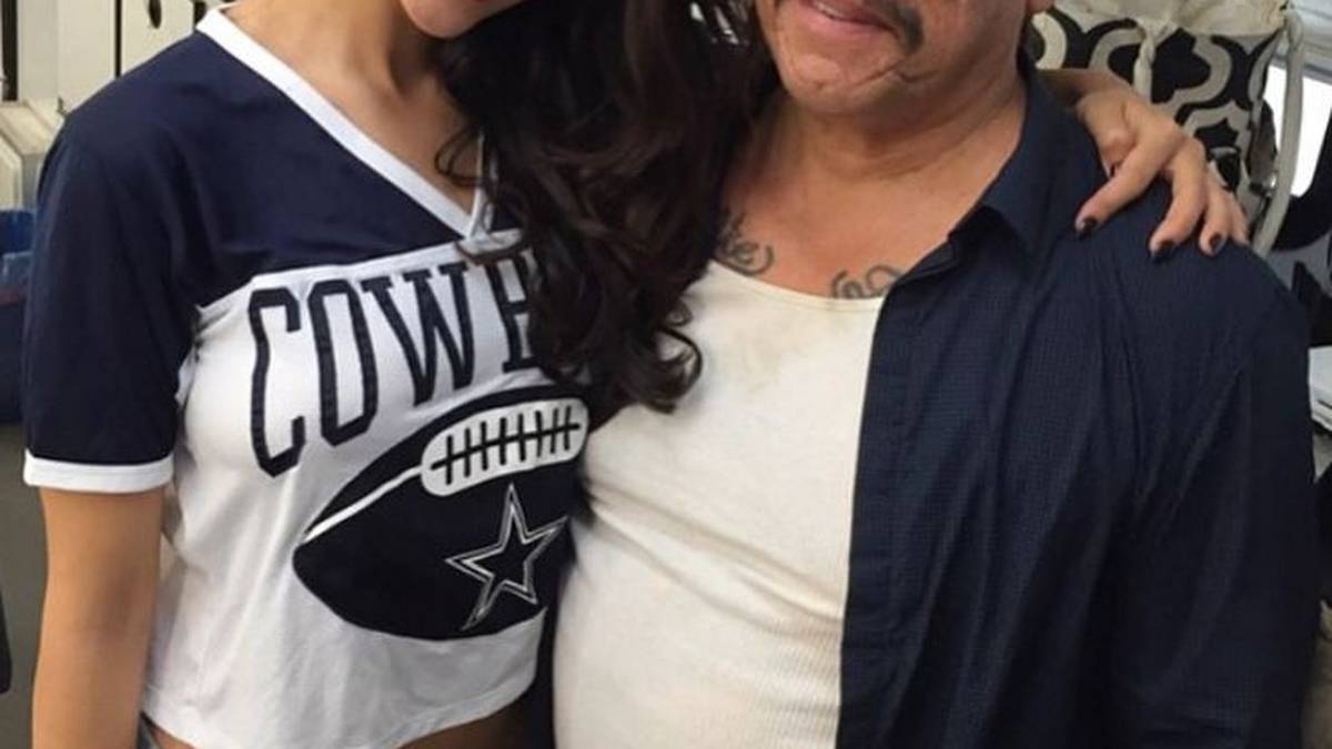 Hier posiert sie mit ihrem Kollegen, dem Hollywoodstar Danny Trejo