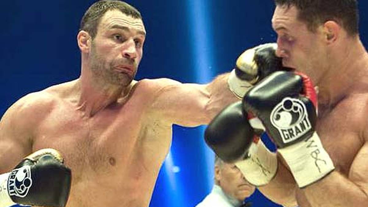 Recht routiniert geht Klitschkos Titelverteidigung am 29. Mai auf Schalke über die Bühne. Klitschko dominiert den kleineren und weniger erfahrenen Polen Albert Sosnowski und schafft den K.o. in Runde 10
