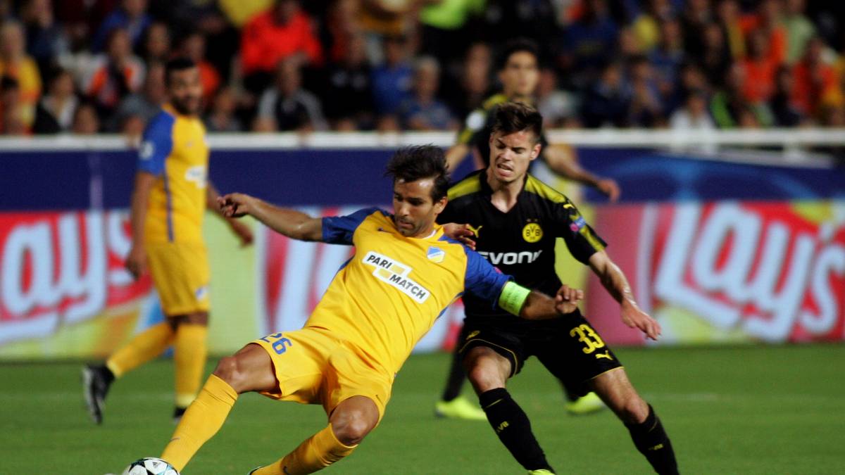 JULIAN WEIGL: Ersetzte Nuri Sahin im defensiven Mittelfeld und rieb sich dabei in vielen Zweikämpfen auf, gewann davon nur 44 Prozent. Verpasste es, dem BVB-Spiel eine ordnende Struktur zu verleihen - SPORT1-Note: 4,5