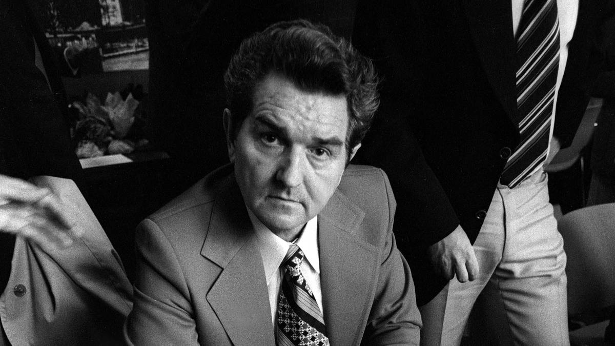 Bei der WM 1954 ältester Spieler, beendete seine Karriere zwei Jahre später. Bereits als Spieler für die Düsseldorfer Rheinbahn AG tätig. 1973 schwer krank: Beinlähmung, Lungenembolien, Milz- und teilweise Magenentfernung. Auch später gesundheitliche Probleme. Starb 1984 im Alter von 65 Jahren nach einem Schlaganfall