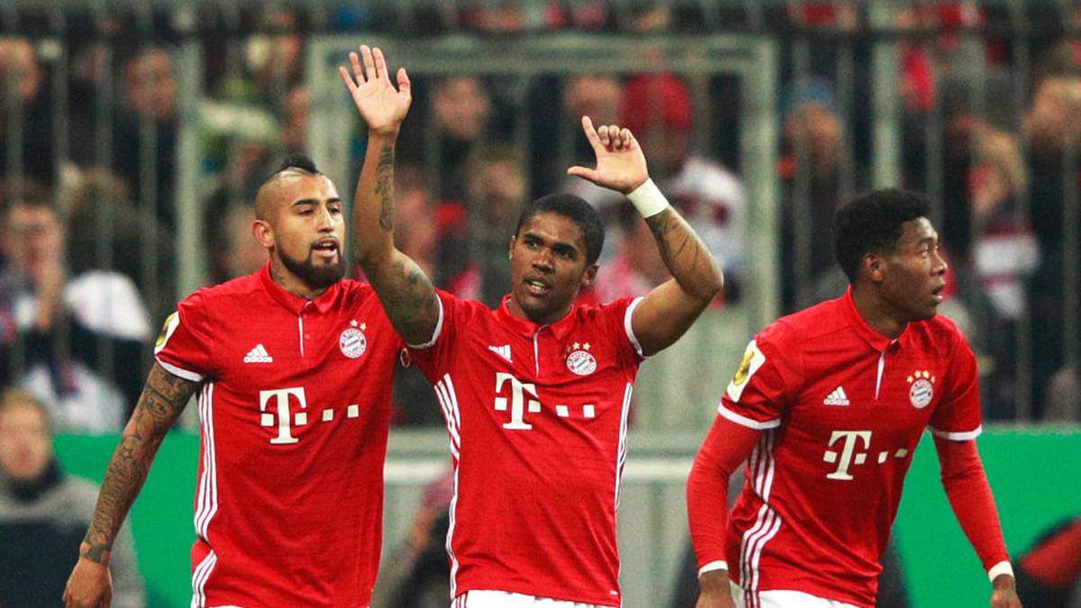 Der Brasilianer (m.) hinterließ 2015 beim Duell mit Bayern im Achtelfinale der Champions League nachhaltigen Eindruck. Wurde im folgenden Sommer für 30 Millionen als Alternative zu den alternden Robben und Ribéry gekauft. Wirklich glücklich wurden am Ende aber weder die Bayern noch Costa selbst