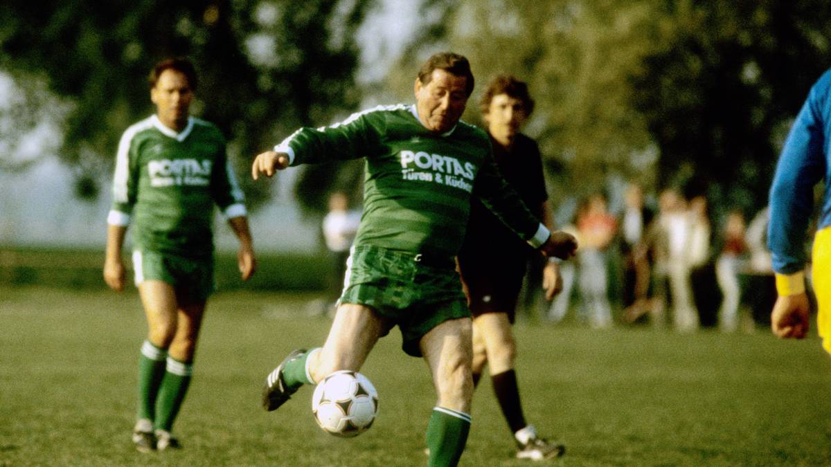 Neben 21 Toren in 40 Länderspielen war Rahn auch für seine und mit seinen Klubs erfolgreich. Mit Rot-Weiss Essen gewann er die Meisterschaft und den DFB-Pokal. Später Gebrauchtwarenhändler und in einer Entsorgungsfirma. Organisierte einige Benefizspiele. Starb 2003 im Alter von 73 Jahren