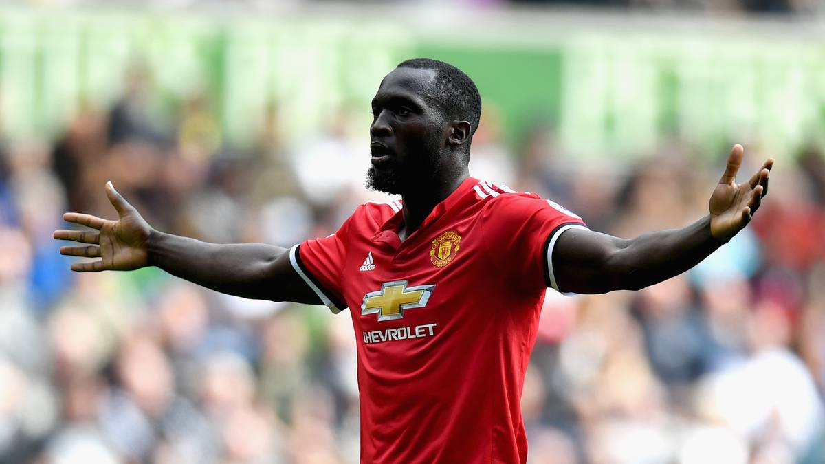 PLATZ 1: ROMELU LUKAKU. Mit 84,7 Millionen Euro Ablöse, die auf bis zu 100 Mio. Euro anwachsen kann, ist der Belgier von Manchester United der teuerste Transfer der Premier League 2017. Der ehemalige Everton-Stürmer traf in vier Spielen bei United viermal. Bald bekommt er Konkurrenz durch den genesenden Zlatan Ibrahimovic
