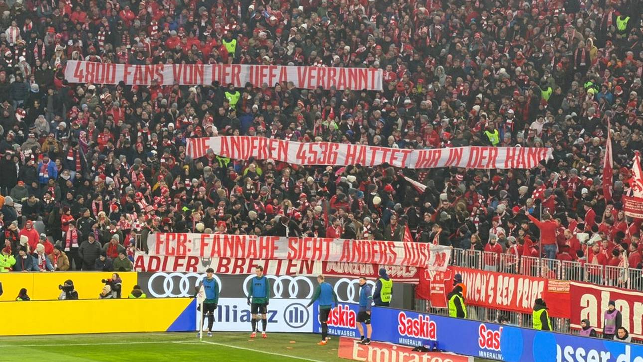 Die Fans des FC Bayern haben mit diesen Bannern gegen die eigenen Bosse ausgeteilt