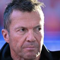 Für den Sky-Experten ist Trainer Tuchel nach der Kritik von Uli Hoeneß „zurecht sauer“. Er macht dem FC Bayern wegen dem Ehrenpräsidenten einen Vorschlag. 