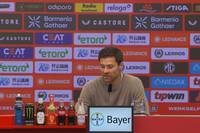 Xabi Alonso hat sein System gegen den VfB Stuttgart an den Gegner angepasst. Auf der Pressekonferenz erklärt der Trainer, warum er diese Anpassung vorgenommen hat.