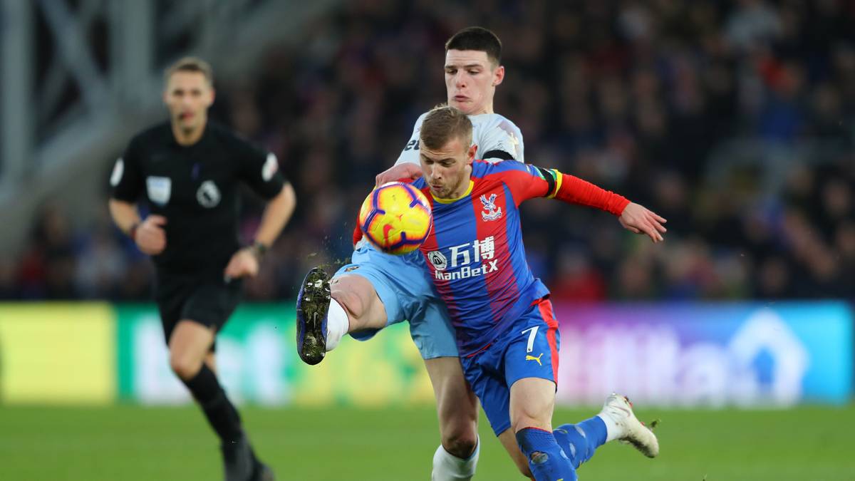 Meyer wurde daraufhin mit vielen großen Klubs in Verbindung gebracht. Am Ende landete er in der Premier League. Allerdings "nur" bei Crystal Palace. Nach anfänglichen Schwierigkeiten hat er sich in London eingelebt
