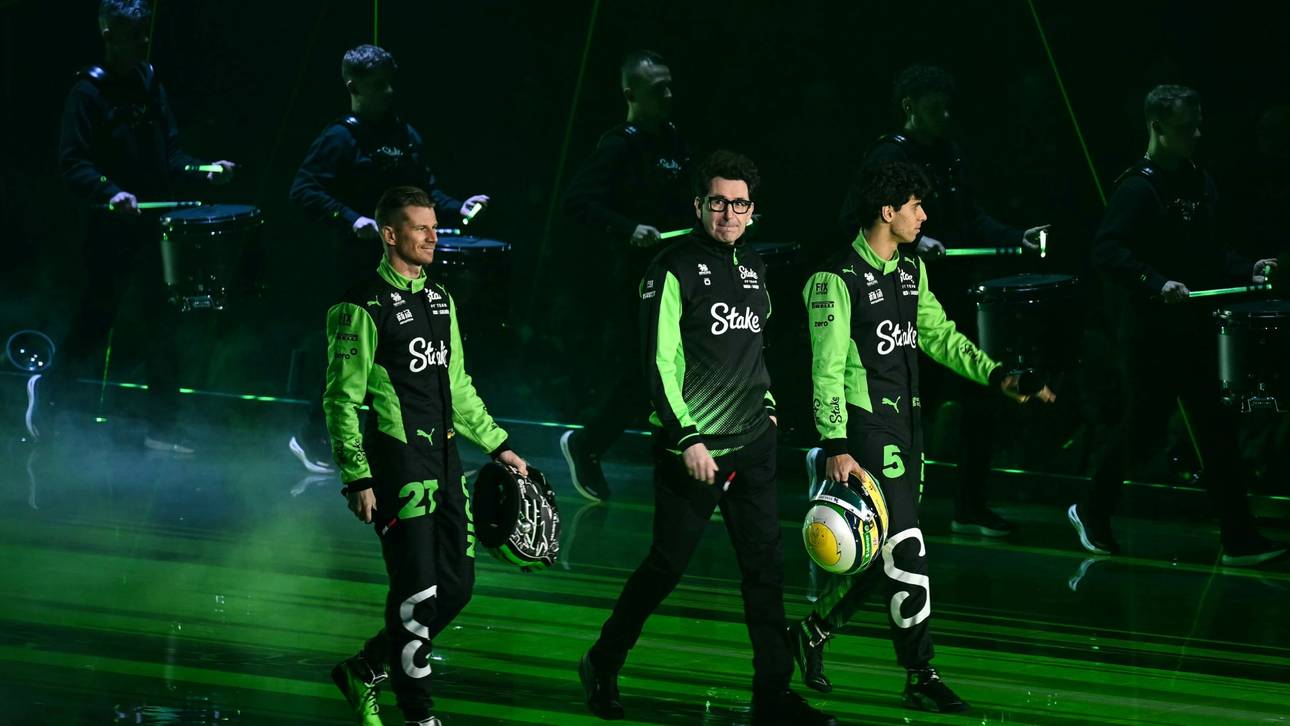 Neue Autos da: Formel 1 mit Spektakel