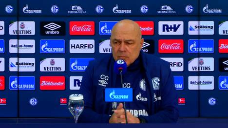 Christian Gross und seine Namensversprecher: Erst letzte Woche leistete sich der Schalke-Coach einen Namens-Fauxpas bei Can Bozdogan, nun bei Mittelfeldspieler Alessandro Schöpf.