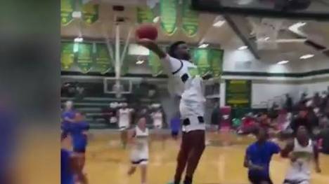 Der Sohn von LeBron James ist er 17 Jahre alt und spielt noch in der High School. Doch nicht mehr lange, dann tritt er bald in die Fußstapfen seines Vaters. 