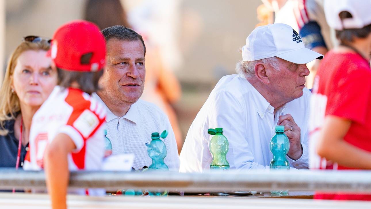 Hoeneß: Eberl bleibt zu „100 Prozent“ beim FC Bayern