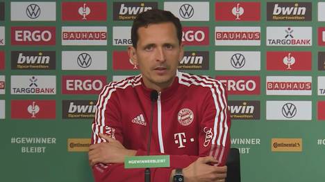 Dino Toppmöller versucht nach dem Debakel im DFB-Pokal gegen Gladbach eine Erklärung zu finden. An einzelnen Spielern will er die deutliche Niederlage nicht festmachen.