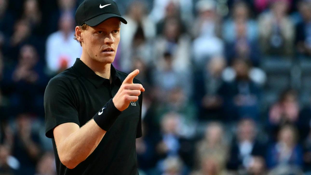 Sinner feiert Erfolg bei Rückkehr