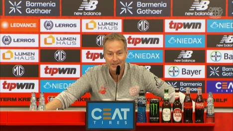 Bayer Leverkusen empfängt zum Nachholspiel des 17. Spieltags den HSV. B04-Coach Kasper Hjulmand spricht in der Pressekonferenz darüber, ob er nach den zuletzt eher schwachen Leistungen Druck verspürt. 