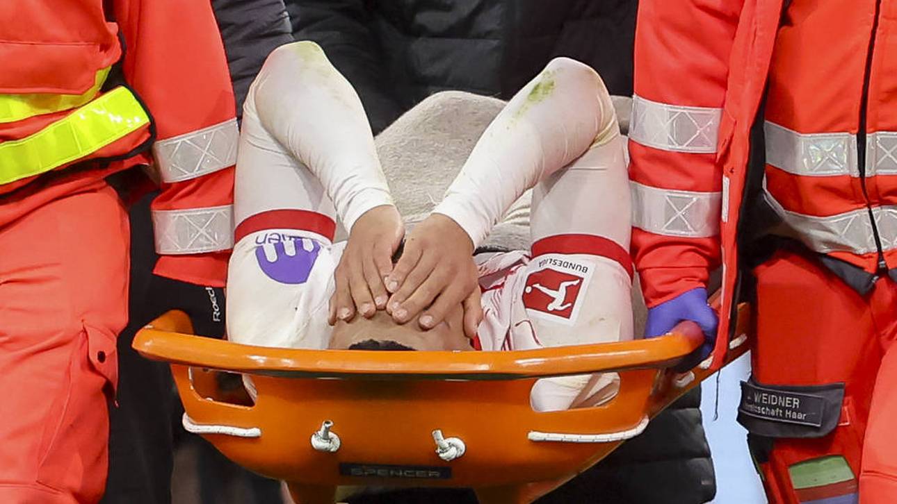 Benjamin Henrichs wurde auf einer Trage abtransportiert