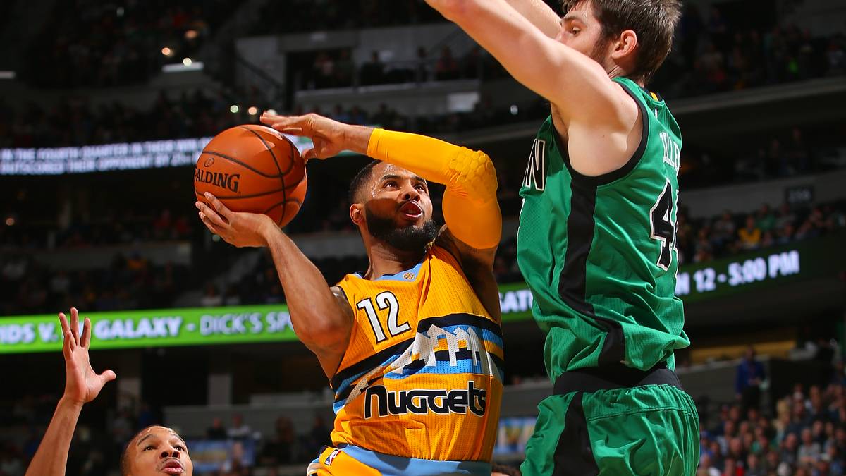 Nuggets-Guard D.J. Augustin hat gegen die Boston Celtics da schon mehr Probleme, gut auszusehen