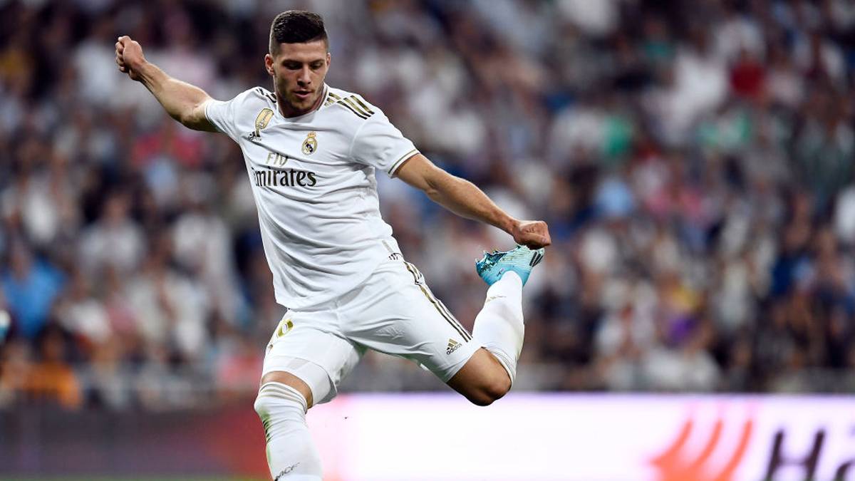 LUKA JOVIC: Apropos Frankfurt. Auch der ehemalige Adler Jovic steht in der Kritik und könnte Real verlassen. Bei ihm ist eine Leihe allerdings deutlich wahrscheinlicher als bei Bale und Díaz, da Jovic bekanntlich erst im Sommer nach Spanien wechselte