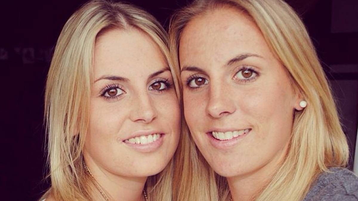 Am 11. März 2013 debütierte sie in der A-Nationalmannschaft. Cramer hat noch eine Zwillingsschwester (Laura, l.)