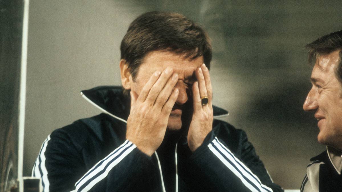 Ein Tag später ist Lorant neuer Trainer des FC Bayern und damit Nachfolger von Dettmar Cramer