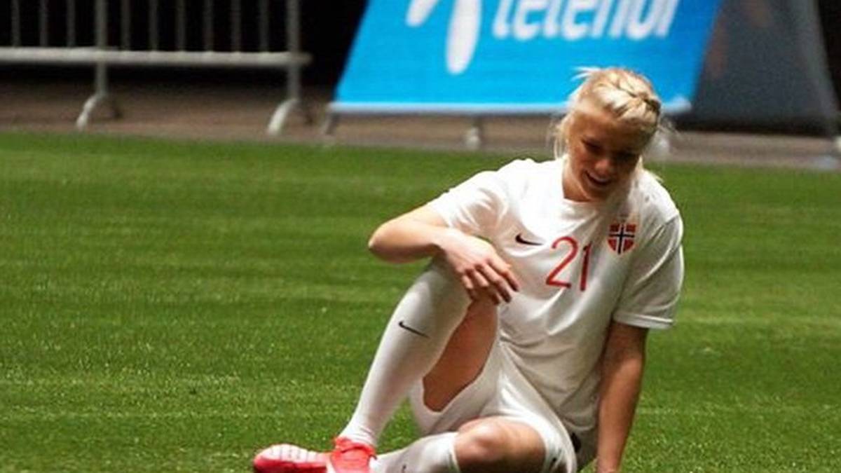 Erst 19 Jahre ist diese hübsche Blondine. Ada Hegerberg stürmt für Norwegen