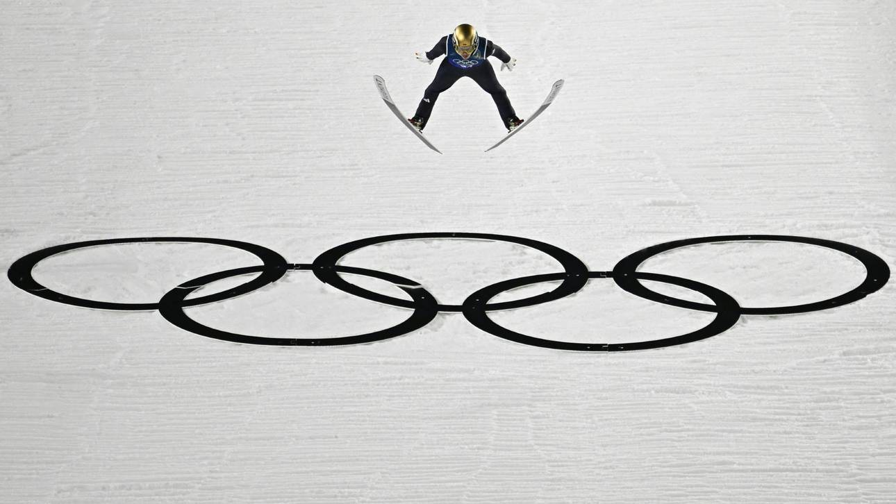 Gold-Held Raimund voller Vorfreude