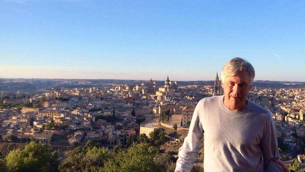 Er hat über 2 Millionen Follower und hält sie auf dem Laufenden, wenn er Urlaub macht...