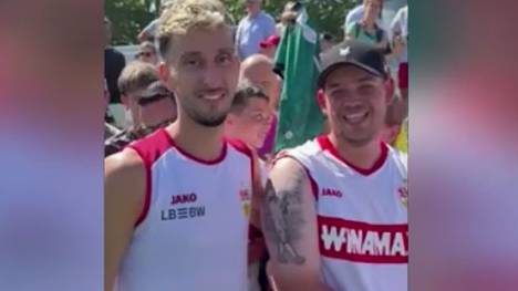Ein Fan des VfB Stuttgart hat sich ein Tattoo stechen lassen, das VfB-Kapitän Atakan Karazor verblüfft zurücklässt.