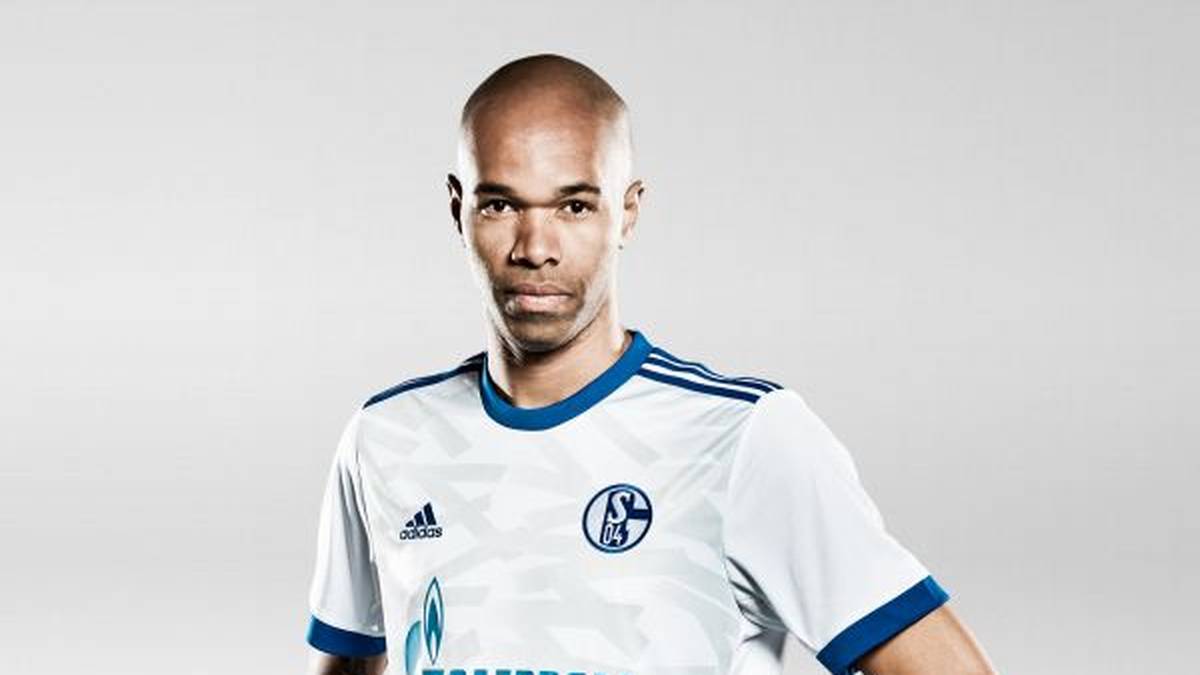 ... im eher schlichten Weiß mit königsblauem Anstrick