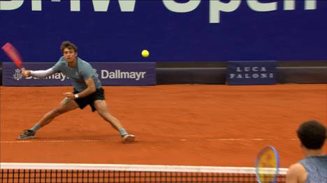 Ben Shelton gewinnt das Finale der BMW Open mit 6:2, 7:5 gegen den Italiener Flavio Cobolli. Der hatte am Vortag den Vorjahressieger Alexander Zverev aus dem Turnier geworfen. 