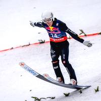 Der nächste Skispringer zieht sich eine schwere Verletzung zu. Diesmal erwischt es einen italienischen Athleten übel. 