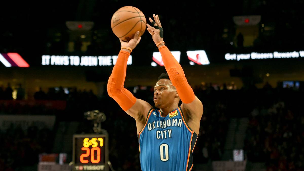 Über seine bisherigen elf Jahre in der NBA traf er den Dreier nur mit 30,8 Prozent und wirkt auch so manches Mal etwas überdreht in der Offense. Dennoch zählt er zu den Top-3-Aufbauspielern der Liga