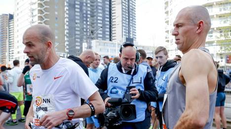 Arjen Robben (r.) ist seinen ersten Marathon gelaufen
