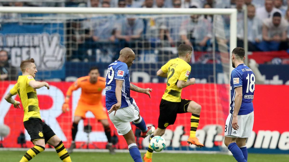 Apropos Strahl: In der 82. Minute knallt Naldo einen Freistoß mit 126 km/h ins Tor der Borussia - 2:0!